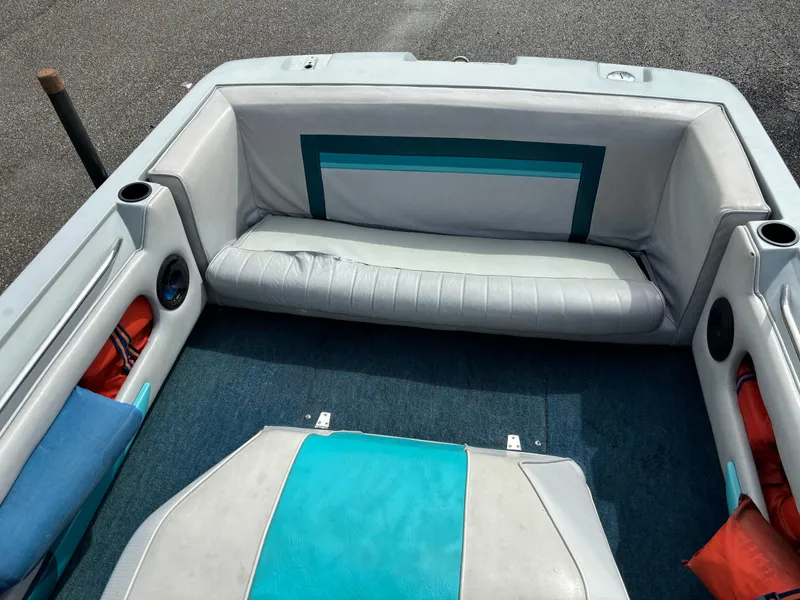 Slide: The Image of 1989 MasterCraft ProStar 190 boat interior with teal and white seating. - 6