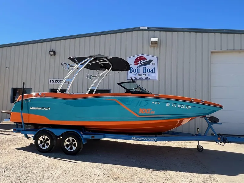 Slide: The Image of MasterCraft NXT22 2016 - 0