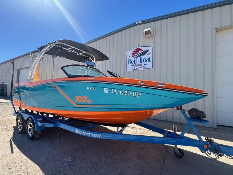 Slide: The Image of MasterCraft NXT22 2016 - 1