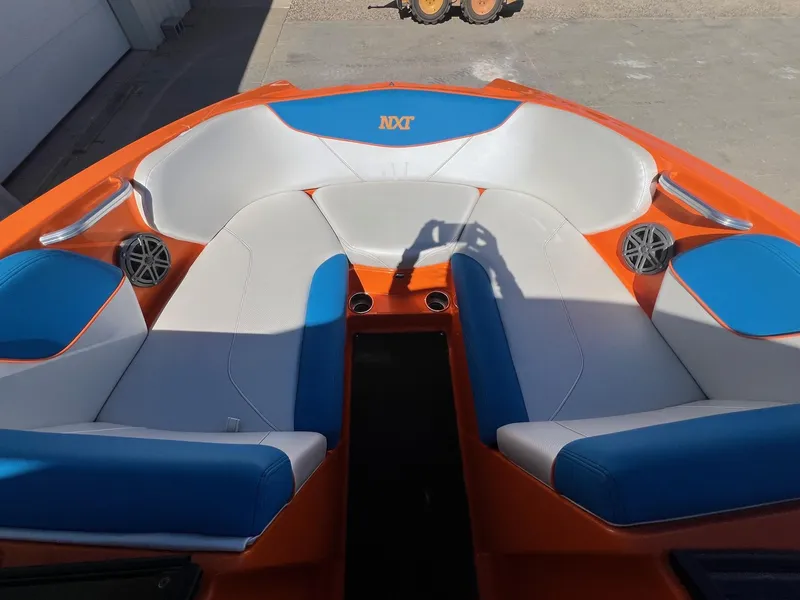 Slide: The Image of MasterCraft NXT22 2016 - 10