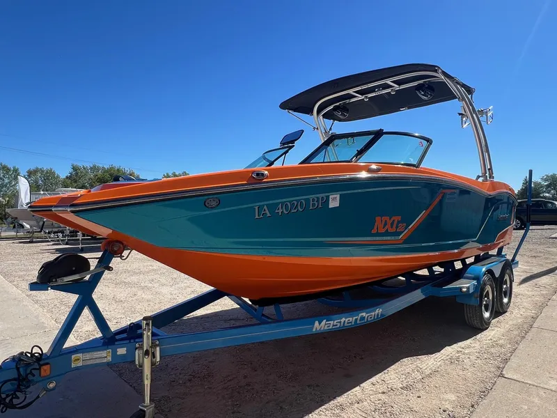 Slide: The Image of MasterCraft NXT22 2016 - 2