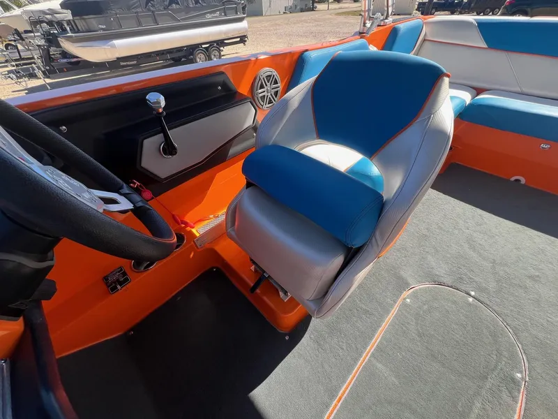 Slide: The Image of MasterCraft NXT22 2016 - 32