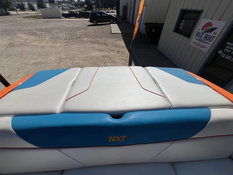 Slide: The Image of MasterCraft NXT22 2016 - 38