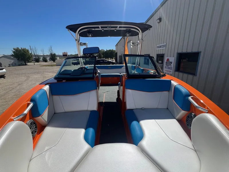 Slide: The Image of MasterCraft NXT22 2016 - 6