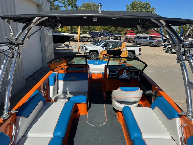 Slide: The Image of MasterCraft NXT22 2016 - 9