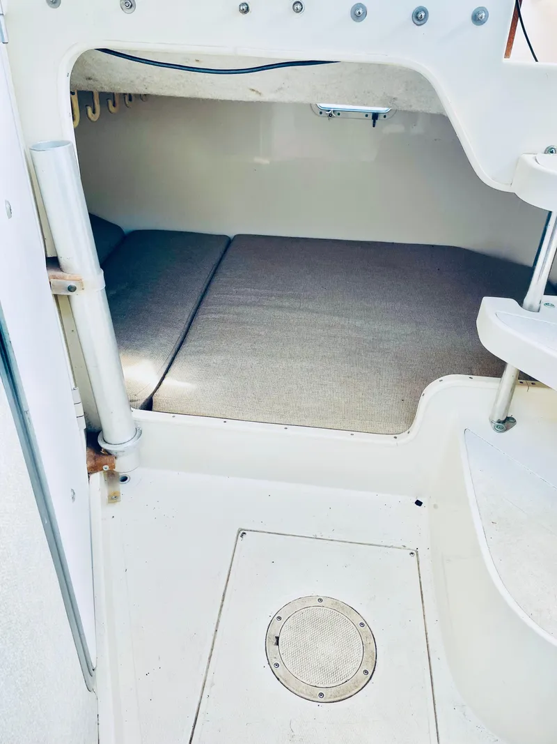 Slide: The Image of Grady-White Marlin 280 1990 - 10