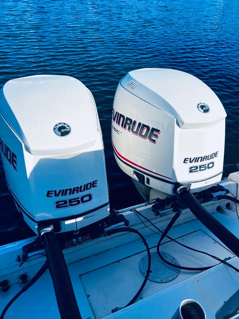 Slide: The Image of Grady-White Marlin 280 1990 - 14