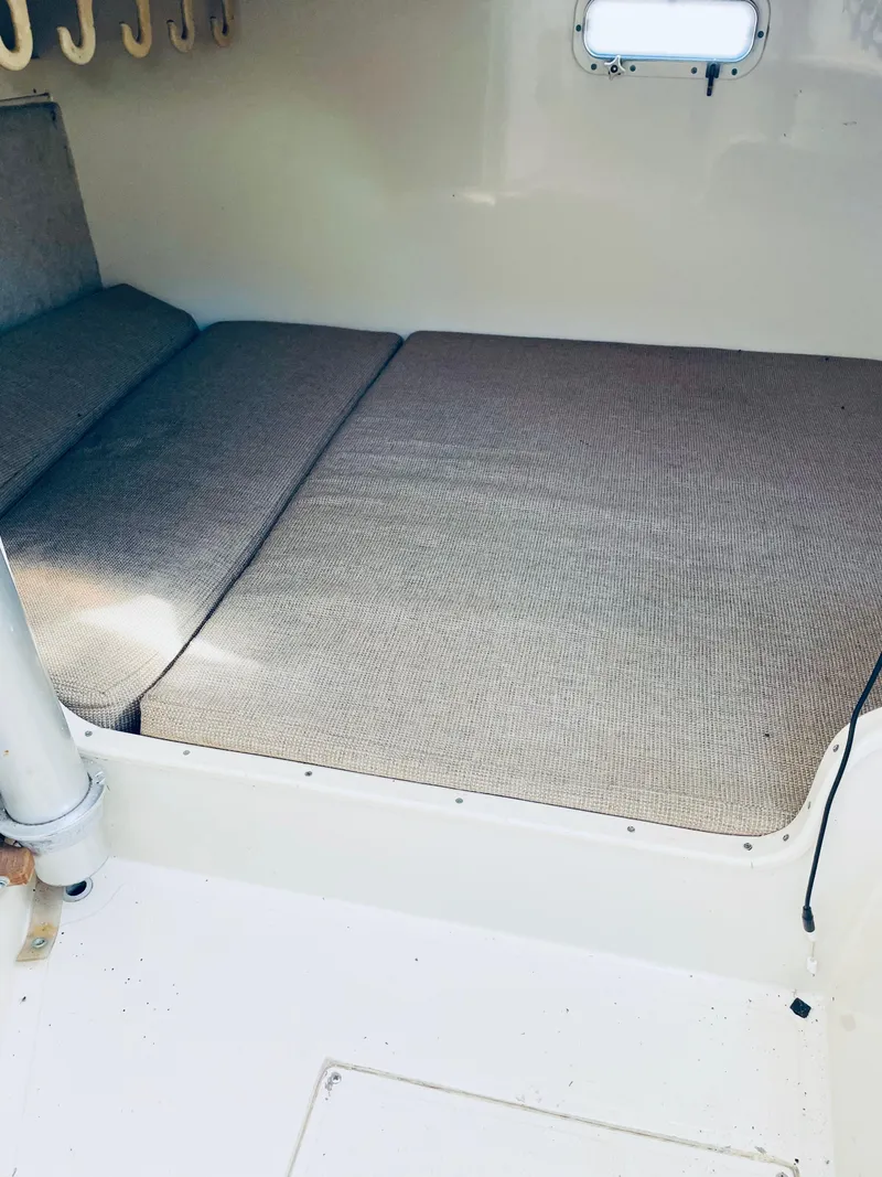 Slide: The Image of Grady-White Marlin 280 1990 - 8