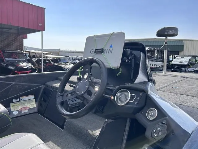 Slide: The Image of 2018 Skeeter ZX250 boat dashboard with Garmin navigation system. - 14