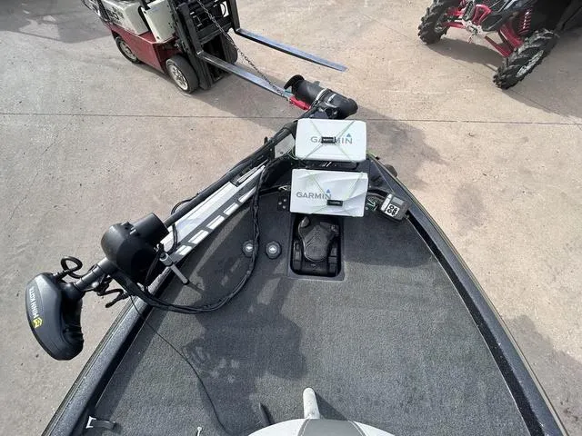 Slide: The Image of 2018 Skeeter ZX250 boat with Garmin electronics and trolling motor on deck. - 26