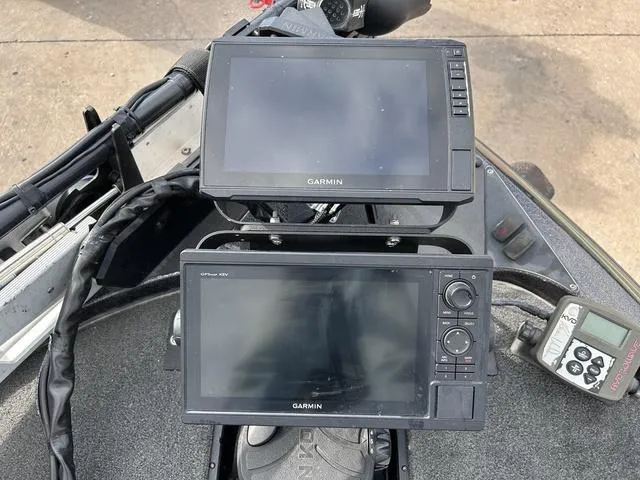 Slide: The Image of Garmin fish finders on 2018 Skeeter ZX250 boat dashboard. - 31