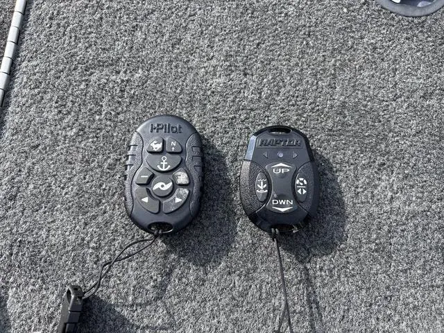 Slide: The Image of i-Pilot and Raptor remote controls on Skeeter ZX250 boat carpet. - 37