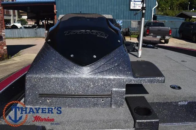 Slide: The Image of 2015 Triton 189 TRX boat at Thayer's Marine dealership. - 17