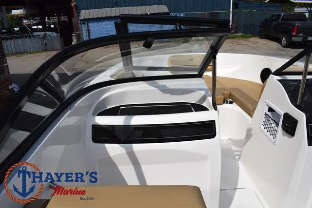 Slide: The Image of Bayliner VR4 Bowrider - Outboard 2025 - 26