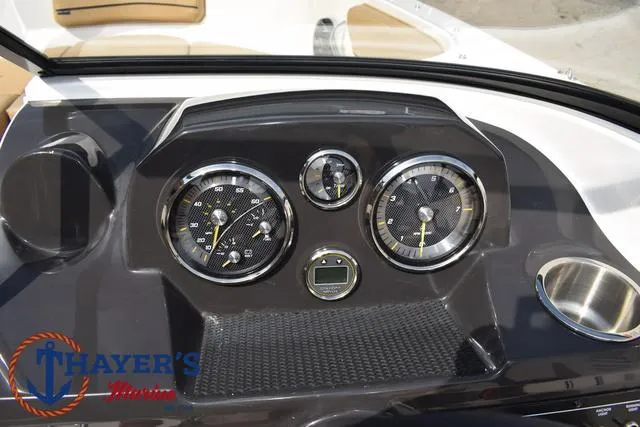 Slide: The Image of Bayliner VR4 Bowrider - Outboard 2025 - 29