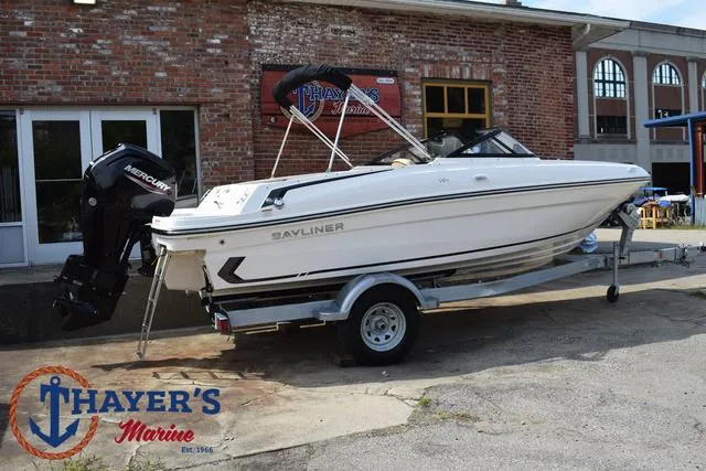 Slide: The Image of Bayliner VR4 Bowrider - Outboard 2025 - 3