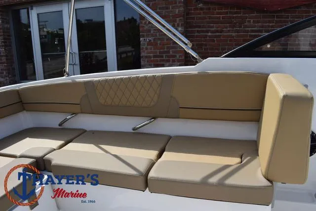 Slide: The Image of Bayliner VR4 Bowrider - Outboard 2025 - 33