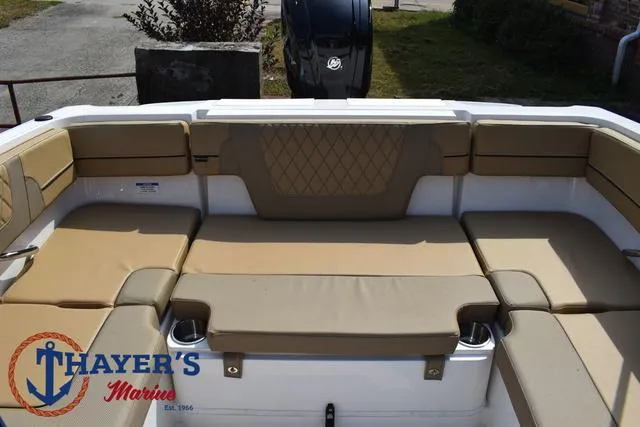 Slide: The Image of Bayliner VR4 Bowrider - Outboard 2025 - 34