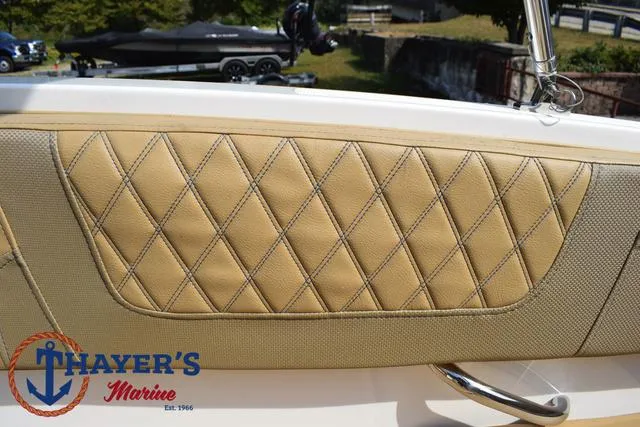 Slide: The Image of Bayliner VR4 Bowrider - Outboard 2025 - 36