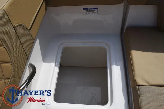 Slide: The Image of Bayliner VR4 Bowrider - Outboard 2025 - 38