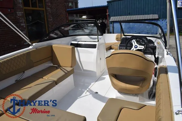Slide: The Image of Bayliner VR4 Bowrider - Outboard 2025 - 42