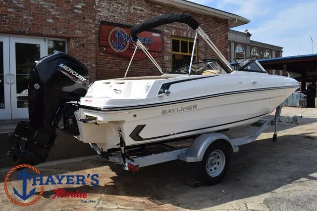 Slide: The Image of Bayliner VR4 Bowrider - Outboard 2025 - 46