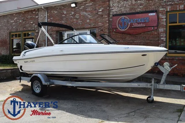 Slide: The Image of Bayliner VR4 Bowrider - Outboard 2025 - 49