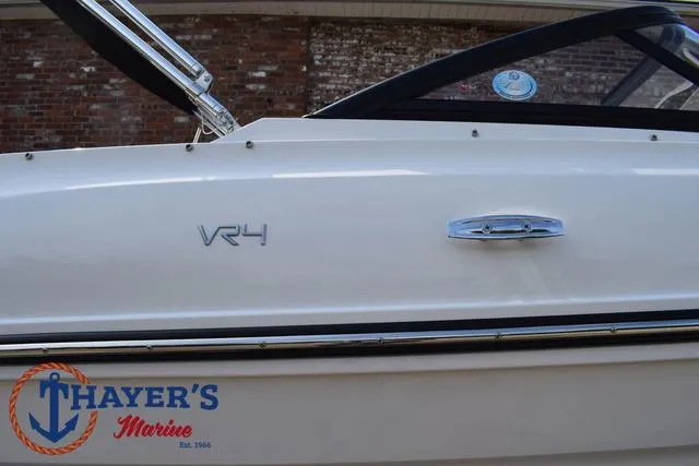 Slide: The Image of Bayliner VR4 Bowrider - Outboard 2025 - 5