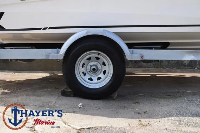 Slide: The Image of Bayliner VR4 Bowrider - Outboard 2025 - 6