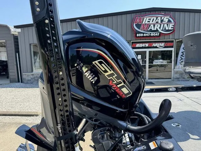 Slide: The Image of 2025 Bass Cat Cougar FTD with Yamaha VMAX SHO engine at Wieda's Marine. - 4