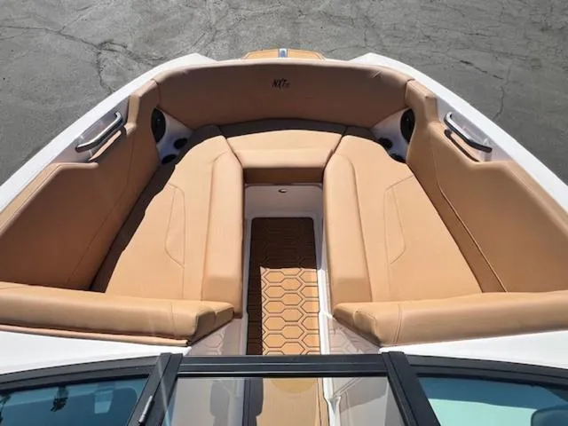 Slide: The Image of MasterCraft NXT22 2025 - 18