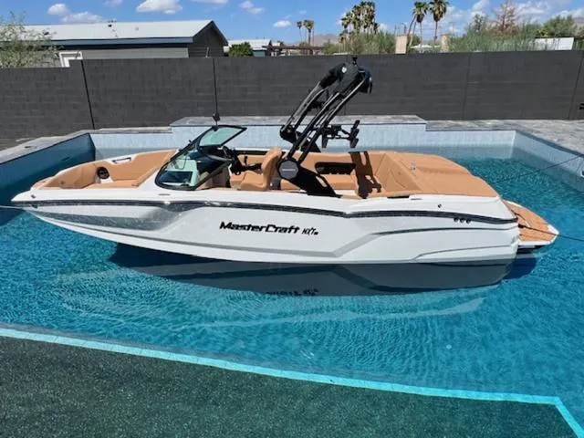 Slide: The Image of MasterCraft NXT22 2025 - 29