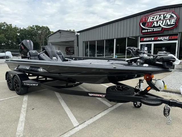 Slide: The Image of 2025 Phoenix 920 Elite boat at Weda's Marine dealership. - 13