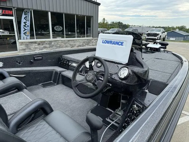 Slide: The Image of 2025 Phoenix 920 Elite boat interior with Lowrance navigation system. - 6