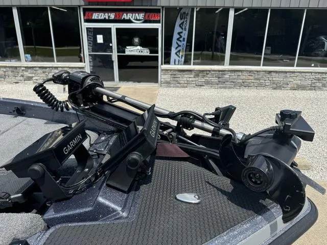 Slide: The Image of Phoenix Bass Boat 20 XE 2024 - 11