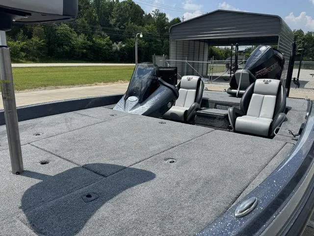 Slide: The Image of Phoenix Bass Boat 20 XE 2024 - 14