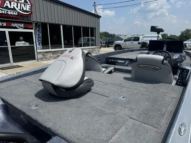 Slide: The Image of Phoenix Bass Boat 20 XE 2024 - 4