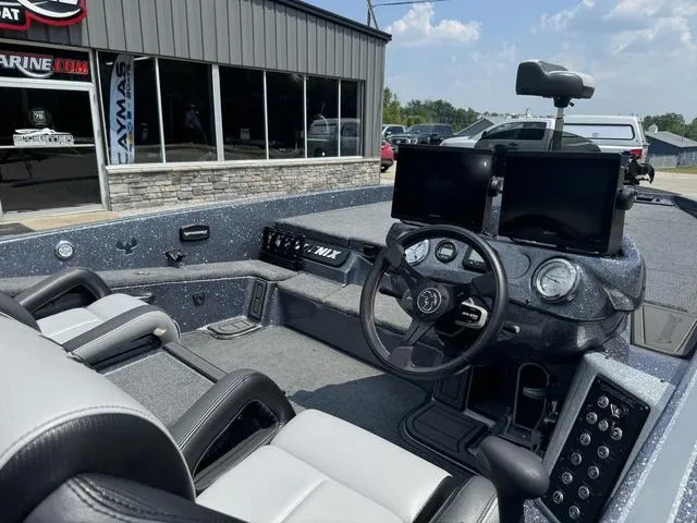 Slide: The Image of Phoenix Bass Boat 20 XE 2024 - 5