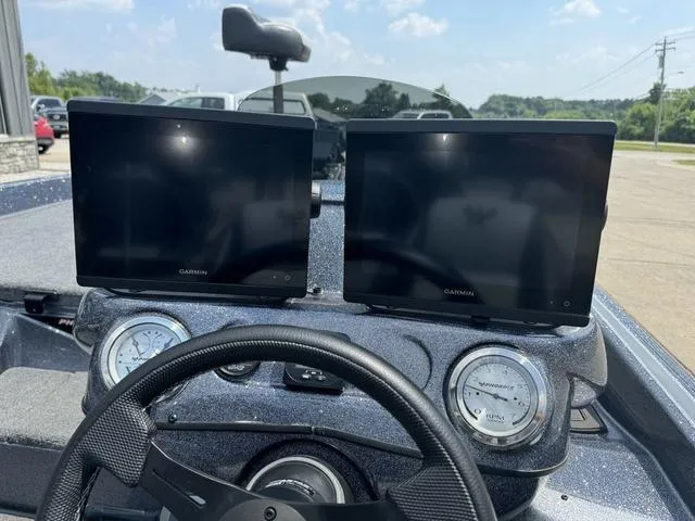 Slide: The Image of Phoenix Bass Boat 20 XE 2024 - 6