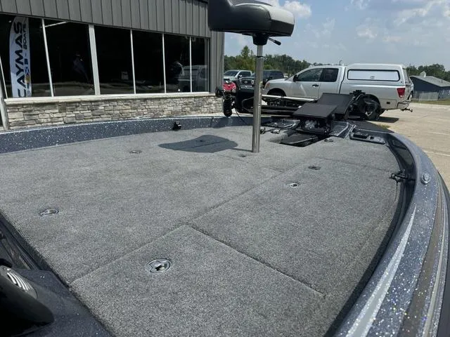 Slide: The Image of Phoenix Bass Boat 20 XE 2024 - 9