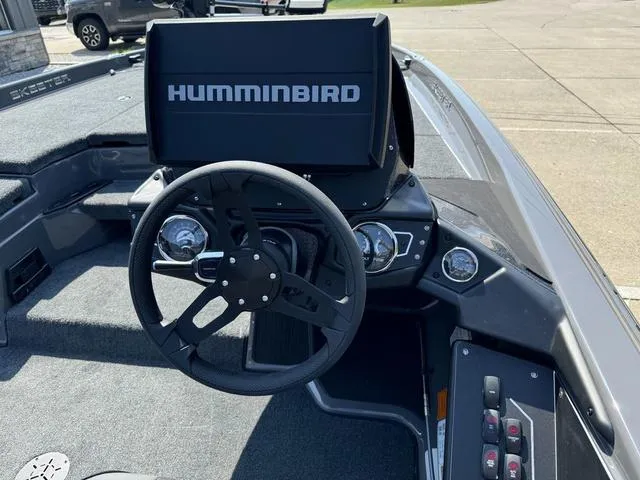 Slide: The Image of Steering console of 2025 Skeeter ZXR 20 boat with Humminbird display. - 6