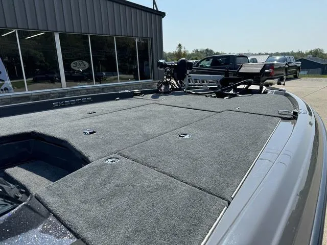 Slide: The Image of 2025 Skeeter ZXR 20 boat deck with carpeted surface and mounted equipment. - 8