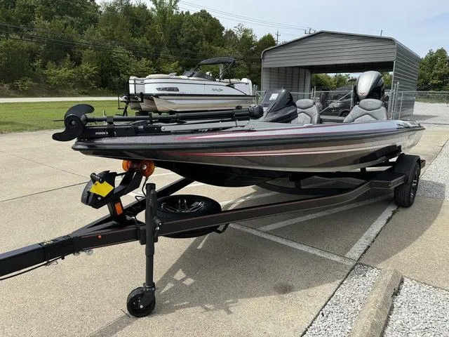 Slide: The Image of Skeeter ZX150 2025 - 12