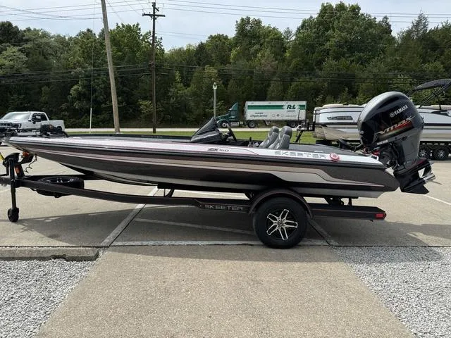 Slide: The Image of Skeeter ZX150 2025 - 18