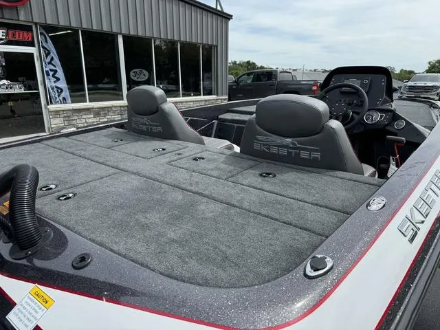 Slide: The Image of Skeeter ZX150 2025 - 4