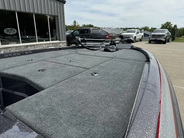 Slide: The Image of Skeeter ZX150 2025 - 8