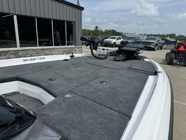 Slide: The Image of Skeeter ZXR20 2025 - 11