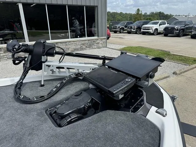 Slide: The Image of Skeeter ZXR20 2025 - 12