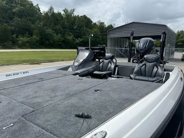 Slide: The Image of Skeeter ZXR20 2025 - 17