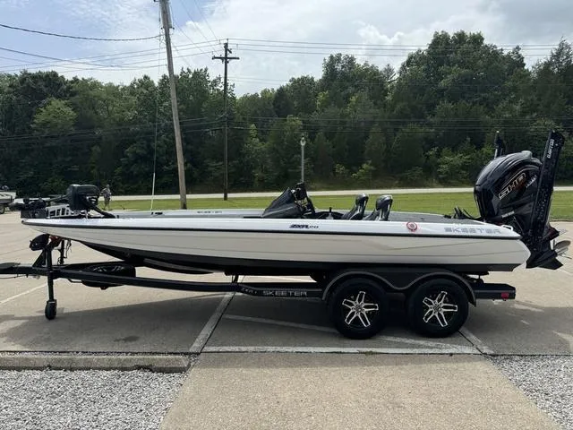 Slide: The Image of Skeeter ZXR20 2025 - 20